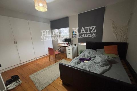 3 bedroom apartment to rent, SW2