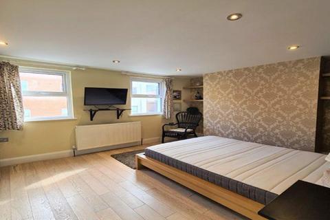2 bedroom flat to rent, NW1