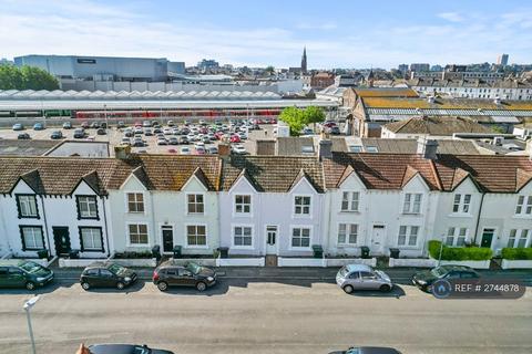 1 bedroom in a house share to rent, St. Leonards Road, Eastbourne, BN21
