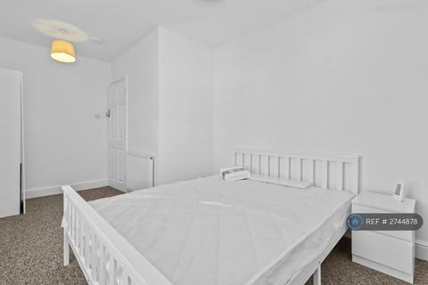 1 bedroom in a house share to rent, St. Leonards Road, Eastbourne, BN21