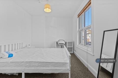 1 bedroom in a house share to rent, St. Leonards Road, Eastbourne, BN21