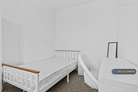 1 bedroom in a house share to rent, St. Leonards Road, Eastbourne, BN21
