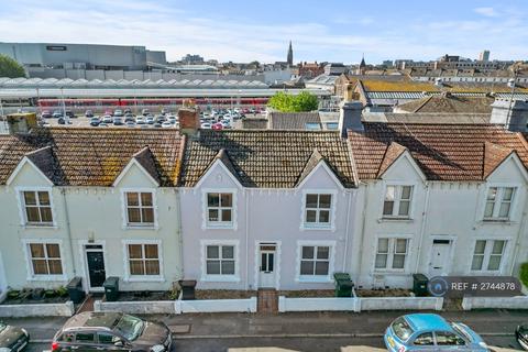 1 bedroom in a house share to rent, St. Leonards Road, Eastbourne, BN21