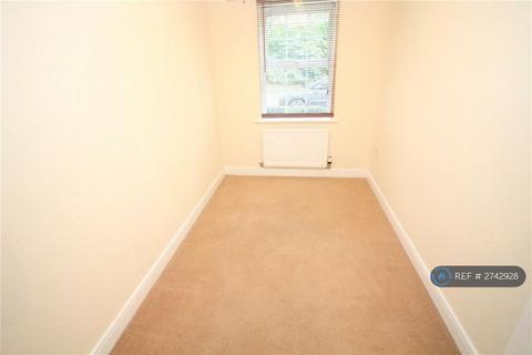 2 bedroom flat to rent, Aveling Drive, Banks, Southport, PR9