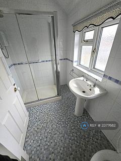 2 bedroom semi-detached house to rent, Daiglen Drive, South Ockendon, RM15