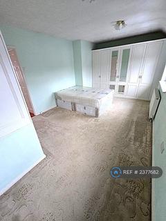 2 bedroom semi-detached house to rent, Daiglen Drive, South Ockendon, RM15