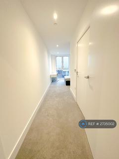 1 bedroom in a flat share to rent, Battersea Luxury Two Bed Two Bath, London, SW11