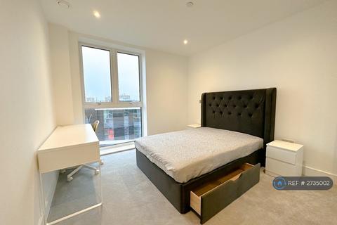 1 bedroom in a flat share to rent, Battersea Luxury Two Bed Two Bath, London, SW11
