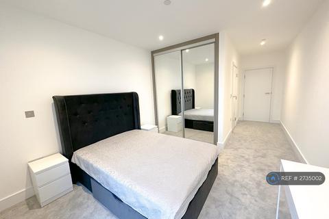 1 bedroom in a flat share to rent, Battersea Luxury Two Bed Two Bath, London, SW11