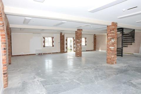 Office to rent, Alderton Rd Paulerspury NN12 7LS