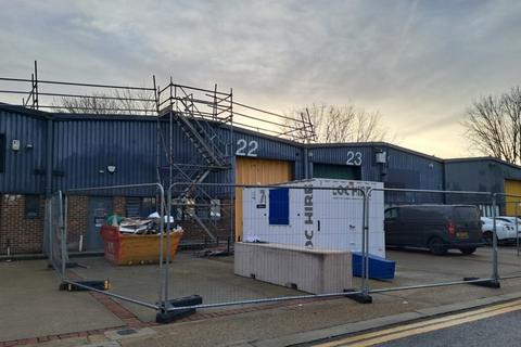 Warehouse to rent, Kiln Ln Epsom KT17 1DH