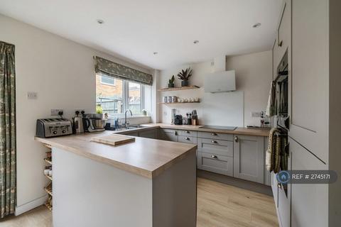 3 bedroom semi-detached house to rent, Mandarin Way, Cheltenham, GL50