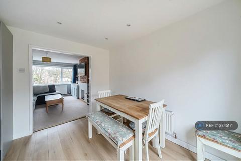 3 bedroom semi-detached house to rent, Mandarin Way, Cheltenham, GL50