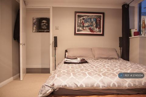 2 bedroom flat to rent, Lower Rock Garden, Brighton, BN2