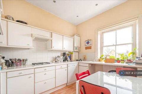 4 bedroom flat to rent, Lyndhurst Road, London, NW3