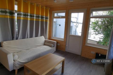 6 bedroom end of terrace house to rent, Inverness Road, Brighton, BN2