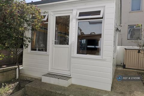 6 bedroom end of terrace house to rent, Inverness Road, Brighton, BN2