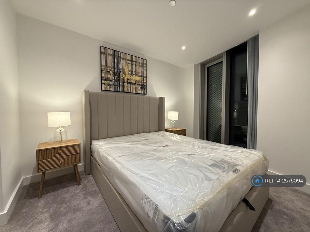 Second Bedroom With King Size Ottoman