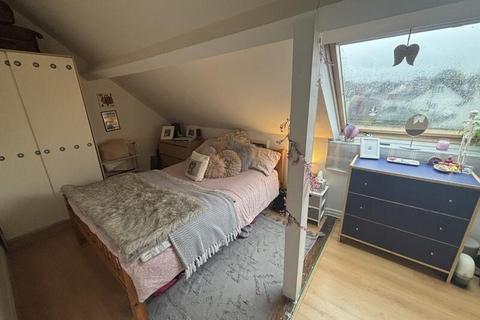2 bedroom semi-detached house to rent, Cedarville Gardens, London, SW16