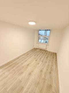 3 bedroom flat to rent, Lea Bridge Road, London, E5