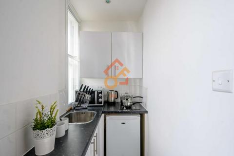Studio to rent, 39 Hill Street, Mayfair, London W1J