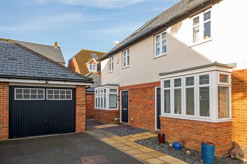 3 bedroom semi-detached house for sale, Newman Road, Horley
