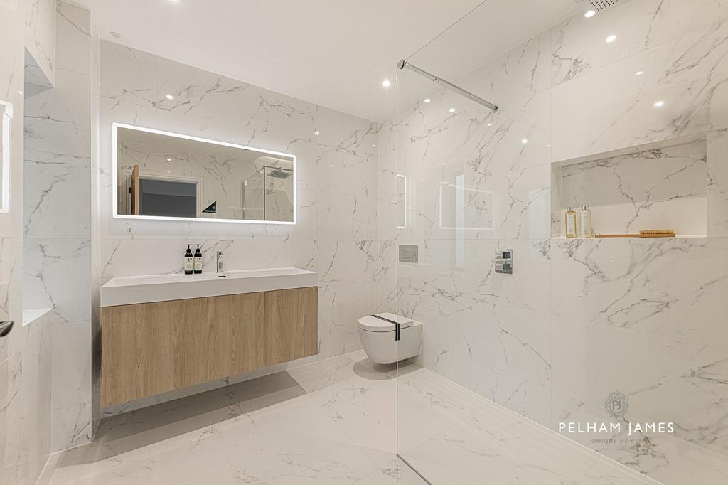 Principal En Suite, Redwing House, Great Easton