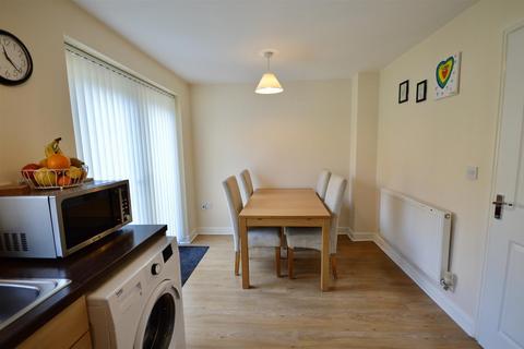 3 bedroom semi-detached house to rent, Bobbin Lane, Lincoln