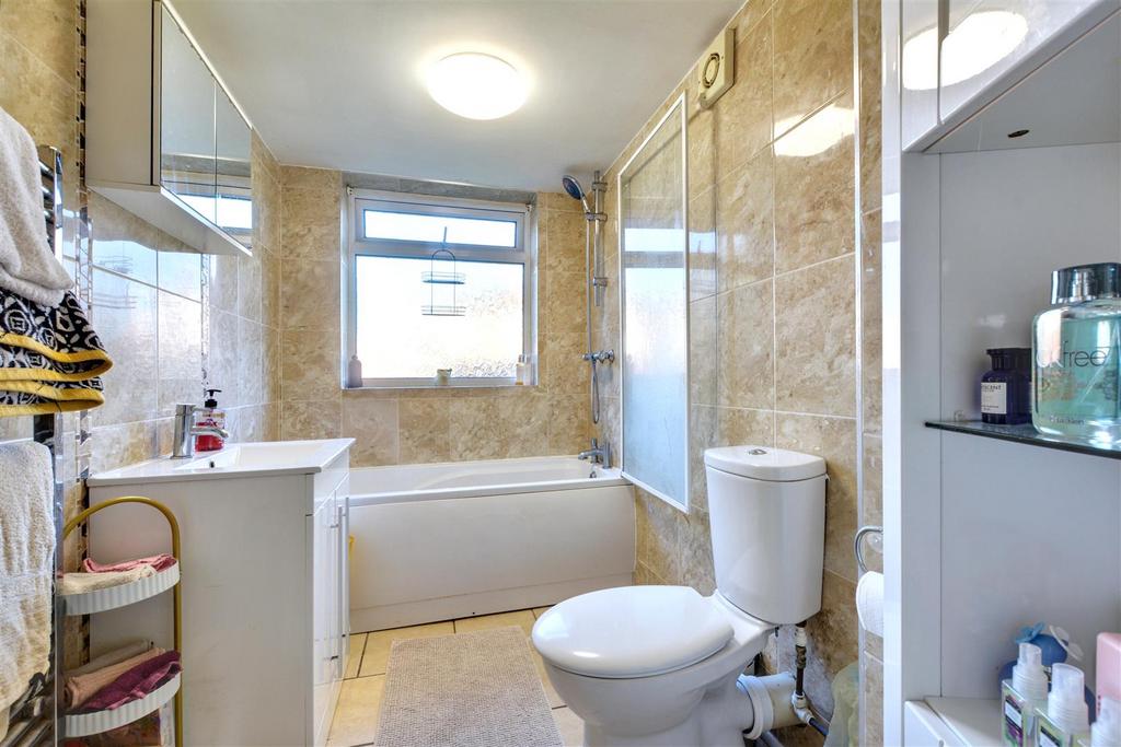 Bathroom 1.jpeg