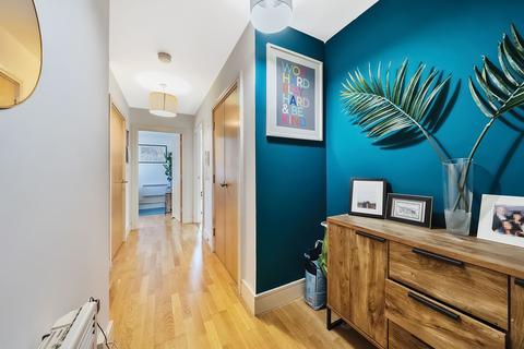 1 bedroom flat for sale, Poplar High Street, Wharfside Point North, E14