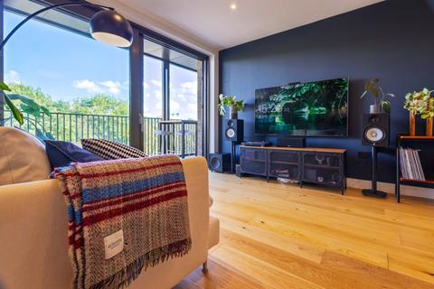 1 bedroom flat for sale, Bannister House, Skippers Yard, London, E3