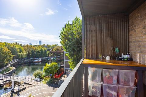 1 bedroom flat for sale, Bannister House, Skippers Yard, London, E3