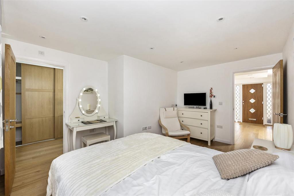 Courtlands Close 8-016.JPG