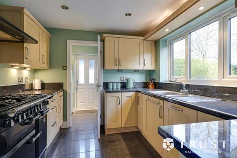 3 bedroom detached house for sale, Richmond Park Avenue, Roberttown, Liversedge, WF15