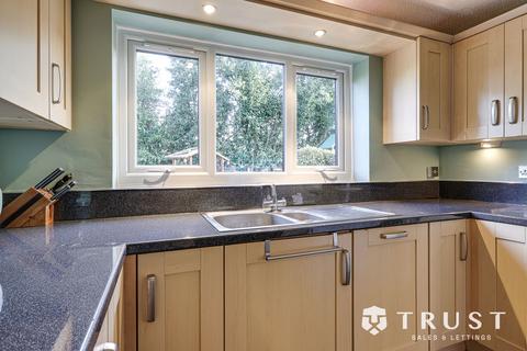 3 bedroom detached house for sale, Richmond Park Avenue, Roberttown, Liversedge, WF15