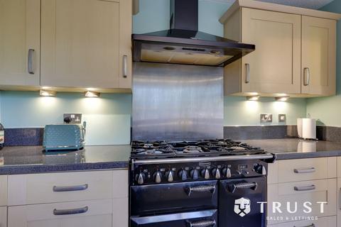 3 bedroom detached house for sale, Richmond Park Avenue, Roberttown, Liversedge, WF15