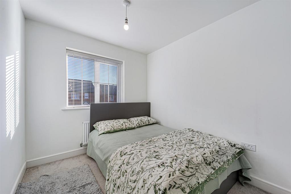 54 Stratford Drive bedroom 1.jpg