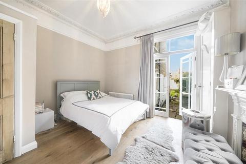 2 bedroom flat for sale, Oakhill Road, SW15