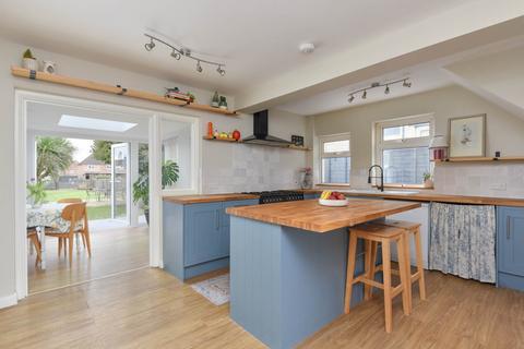 3 bedroom semi-detached house for sale, Kingsnorth Road, Ashford