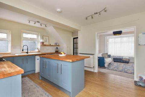 3 bedroom semi-detached house for sale, Kingsnorth Road, Ashford
