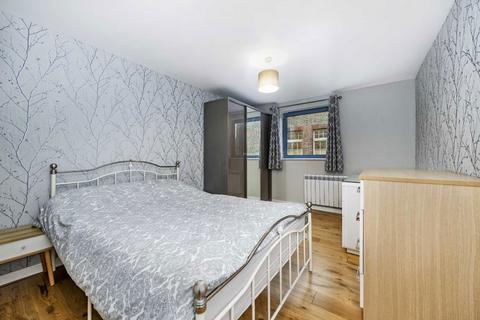 2 bedroom flat to rent, Sherwood Gardens, London E14