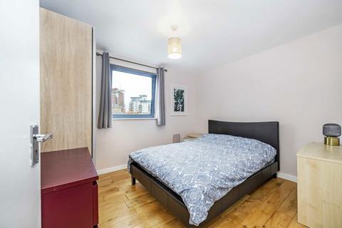 2 bedroom flat to rent, Sherwood Gardens, London E14