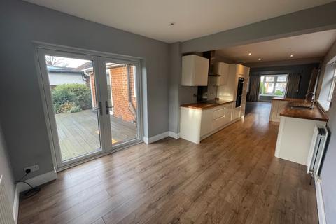 4 bedroom bungalow to rent, Pine Grove, Darlington