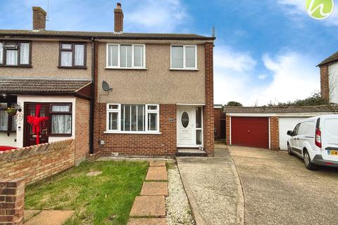 3 bedroom end of terrace house for sale, Burrs Way, Corringham, SS17