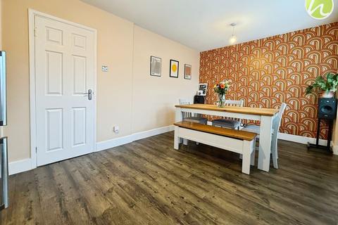 3 bedroom end of terrace house for sale, Burrs Way, Corringham, SS17