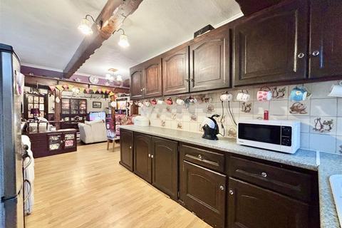 3 bedroom cottage for sale, Hill Top Road, Bradford BD13