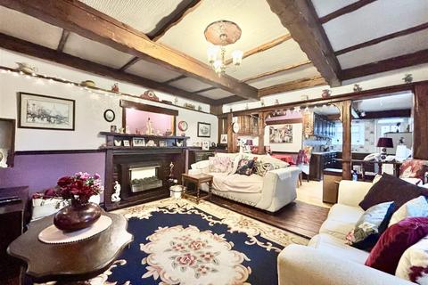 3 bedroom cottage for sale, Hill Top Road, Bradford BD13
