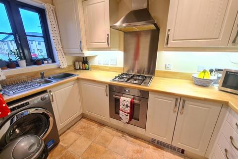 2 bedroom terraced house to rent, Perreyman Square, Tiverton EX16