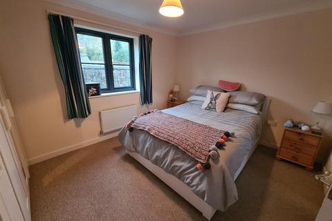 2 bedroom terraced house to rent, Perreyman Square, Tiverton EX16