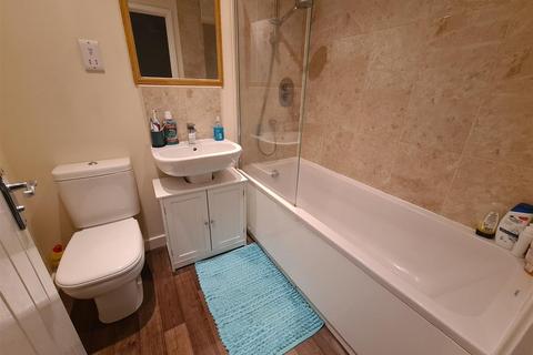 2 bedroom terraced house to rent, Perreyman Square, Tiverton EX16